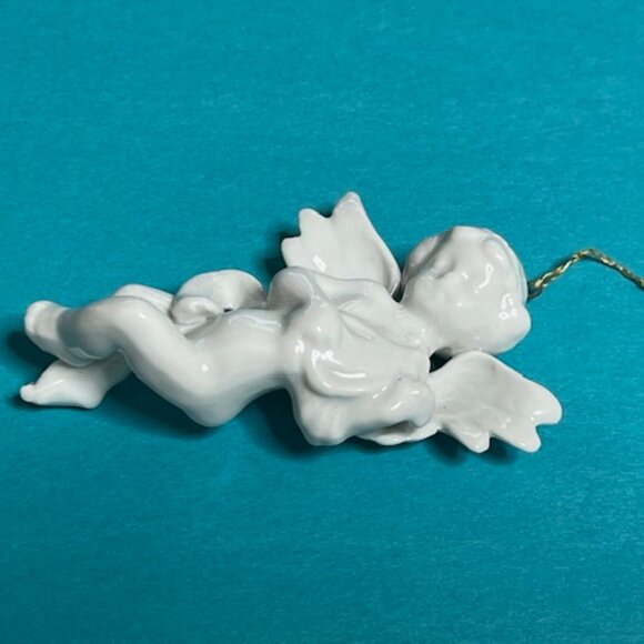 White Glazed Ceramic Cherub Angel Playing Mandolin Christmas Ornament 3.25" - Picture 5 of 15